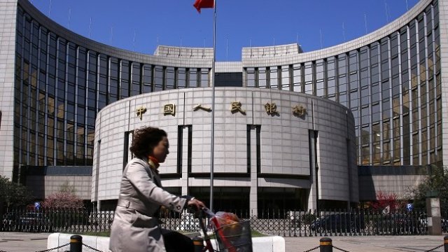 <p>
	Китайската централна банка в Пекин. <em>Снимка: Архив Ройтерс</em></p>
