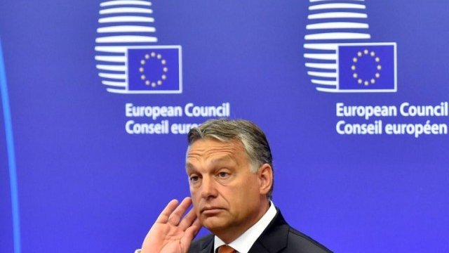 <p>
	Премиерът на Унгария Виктор Орбан на днешната пресконференция. <em>Снимка: Ройтерс</em></p>
