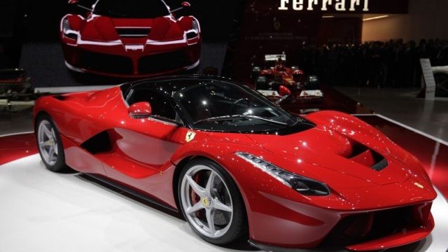 <p>
	Новото LaFerrari. <em>Снимка: Ройтерс</em></p>
