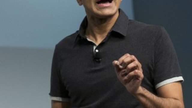 <p>
	Надела иска да префокусира компанията към доминирания от Apple и Samsung пазар за смартфони и таблети, както и към онлайн услугите. <em>Снимка: Ройтерс</em></p>
