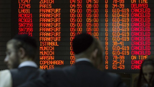 <p>
	Редица полети бяха отменени вчера на летището &bdquo;Бен Гурион&ldquo; в Тел Авив. <em>Снимка: Ройтерс</em></p>
