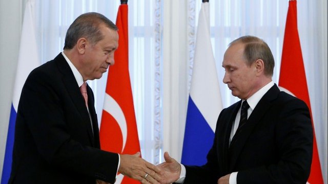 <p>
	Ердоган (вляво) и Путин след срещата. <em>Снимка: Ройтерс</em></p>
