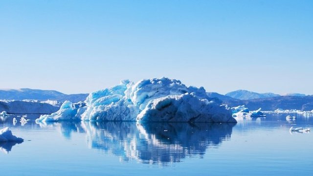 Климатолог: Ледената покривка над Арктика може да се изгуби до 2060 г.