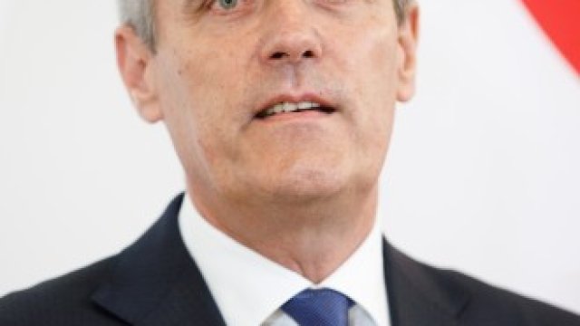 <p>
	Райнер Зееле.&nbsp;<em>Снимка: EPA/БГНЕС</em></p>
