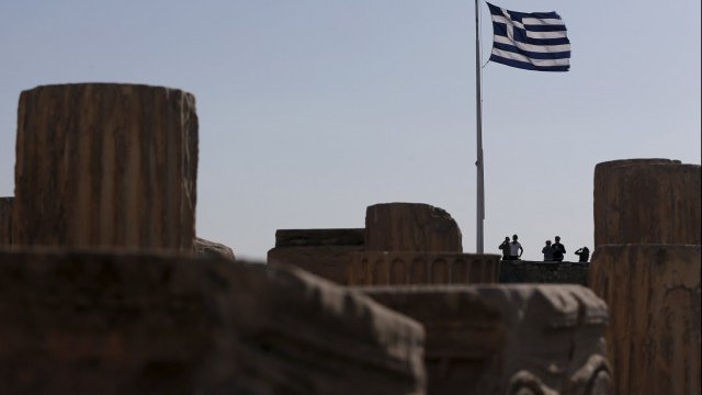 <p>
	Според&nbsp;МВФ Атина е много близко до фалита. <em>Снимка: Ройтерс</em></p>
