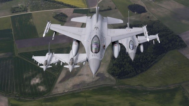 <p>
	Изтребителят Eurofighter.&nbsp;<em>Снимка: архив Ройтерс</em></p>
