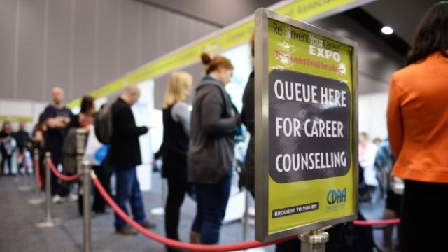 <p>
	Новите кариерни предизвикателства чукат на вратата. <em>Снимка: Bloomberg</em></p>
