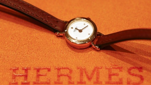 <p>
	Китайците вече избягват да подаряват скъпи&nbsp;бижута, парфюми и спиртни напитки. <em>Снимка: архив Ройтерс</em></p>
