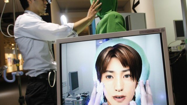 <p>
	Момент от демонстрация на технологията в Токио през 2007 г. <em>Снимка: Архив Ройтерс</em></p>
