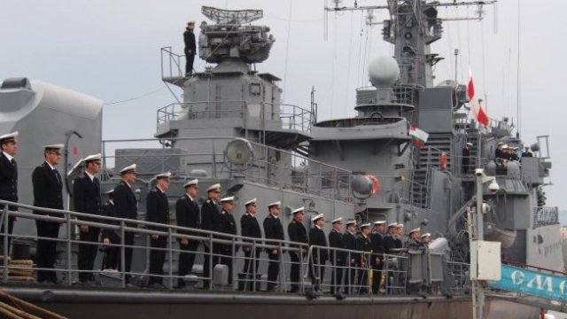 <p>
	Морска гара Варна, военнослужещи от Военноморските сили. <em>Снимка: БГНЕС&nbsp;</em></p>

