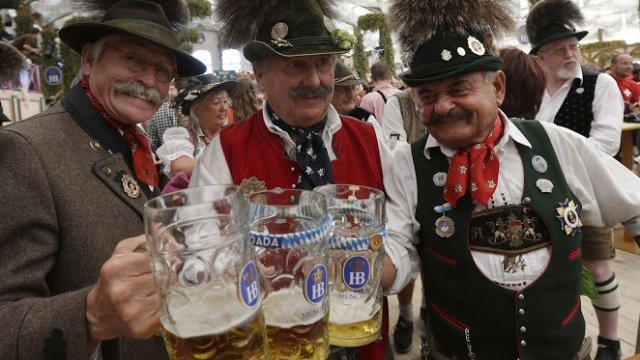 <p>
	6,7 млн. литра бира е била изпита по време на Октоберфест 2013. Снимка: <em>Oktoberfest.de</em></p>
