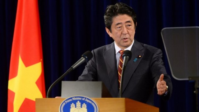 <p>
	<em>Снимка: Японският премиер Шиндзо Абе, Ройтерс</em></p>
