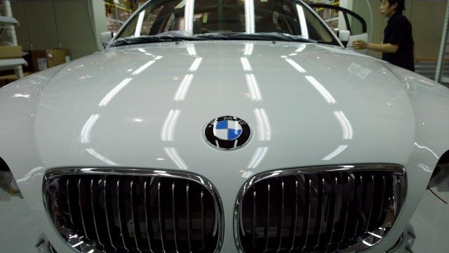 <p>
	<em>Производствената линия на BMW-Brilliance в Китай. Снимка: Ройтерс </em></p>
