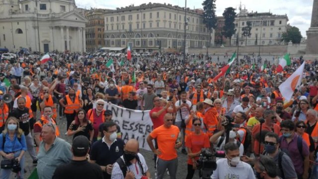 <p>
	<em>Снимка: Движение &quot;Оранжеви жилетки&quot;</em></p>
