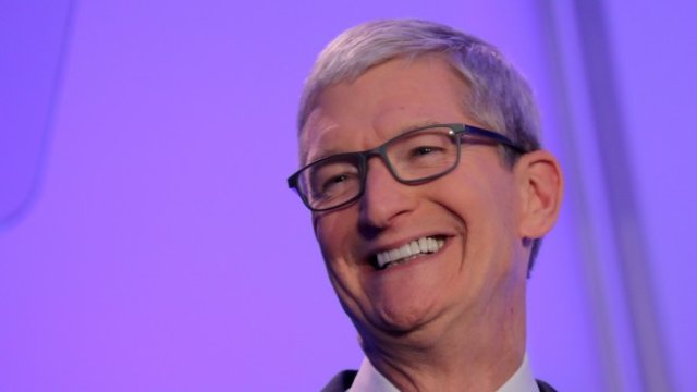 <p>
	Главният изпълнителен директор на Apple Тим Кук. <em>Снимка: Ройтерс</em></p>
