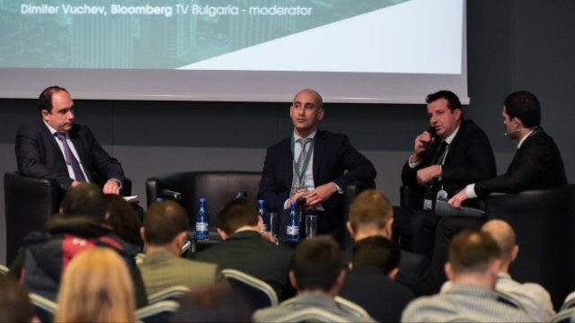 <p>
	От ляво надясно: Явор Ачев, Николай Стойков, Васил Сланчев и Димитър Вучев. <em>Снимка: Investor.bg</em></p>
