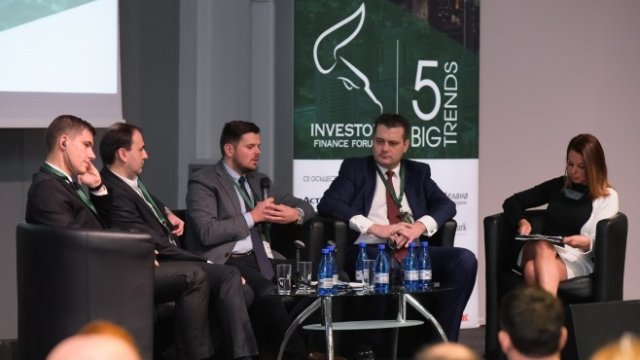 <p>
	От ляво надясно: Кристиян Логофату, Цветослав Цачев, Никола Филипов, Дончо Донев и Симин Демокан. <em>Снимка: Investor.bg</em></p>
