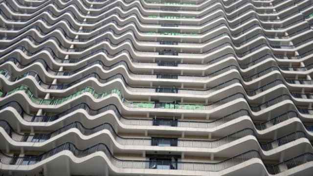 Опитите на Китай да "охлади" пазара на имоти се увенчават с успех