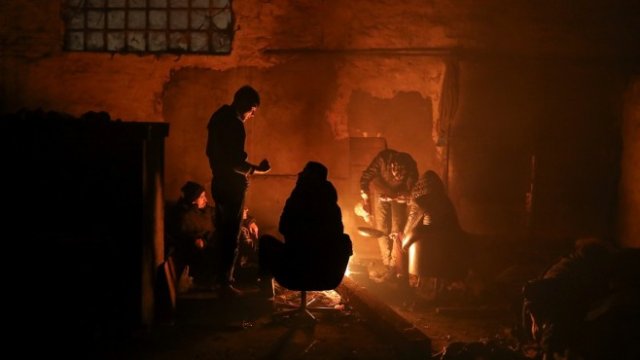 <p>
	Бежанци в Сърбия. <em>Снимка: Ройтерс</em></p>
