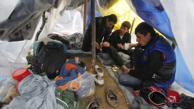 <p>
	Лагер на бежанци в Македония <em>Снимка: архив Ройтерс</em></p>
