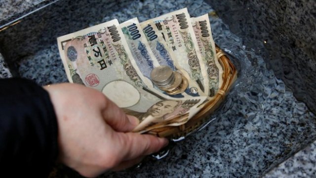 Камарудин: Йената се търгува близо до четириседмичното си дъно