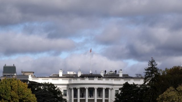 Кой предпочита Китай да спечели битката за Белия дом?