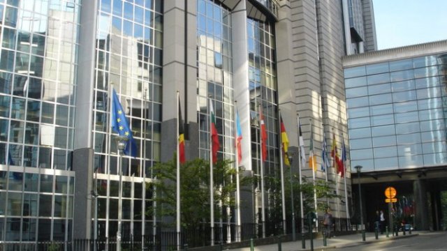 <p>
	Сградата на Европейския парламент в Брюксел. Снимка:<em> Investor.bg</em></p>
