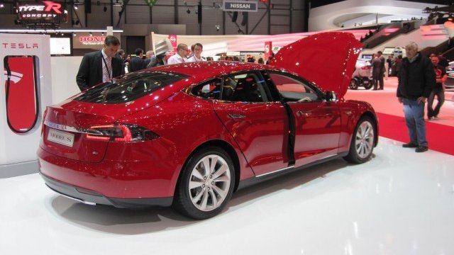 <p>
	Единственият към момента сериен модел на Tesla.<em> Снимка: Automedia.bg</em></p>
