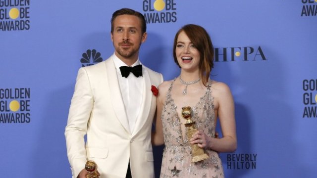<p>
	Райън Гослинг и Ема Стоун с награда за &quot;La La Land&quot;. <em>Снимка: архив Ройтерс</em></p>

