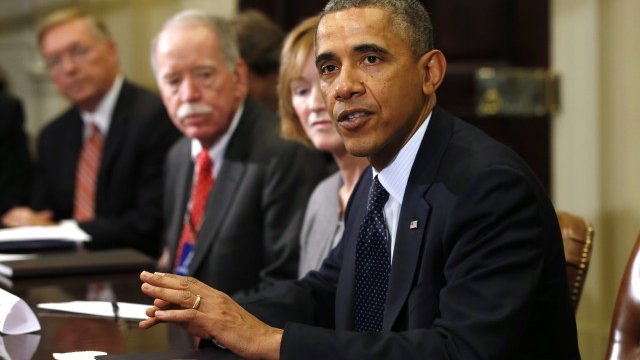 Дни преди старта си Obamacare се срива при едва 500 потребители