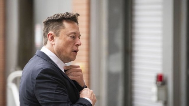 <p>
	Главният изпълнителен директор на Tesla Илон Мъск.&nbsp;<em>Снимка: Al Drago/Bloomberg</em></p>
