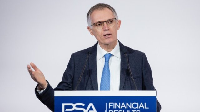 <p>
	Ръководителят на Stellantis Карлос Таварес. <em>Снимка:&nbsp;Marlene Awaad/Bloomberg</em></p>
