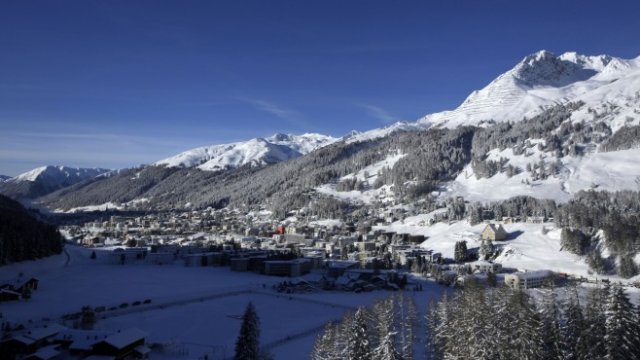 <p>
	Швейцарският курорт Давос. <em>Снимка: Bloomberg</em></p>
