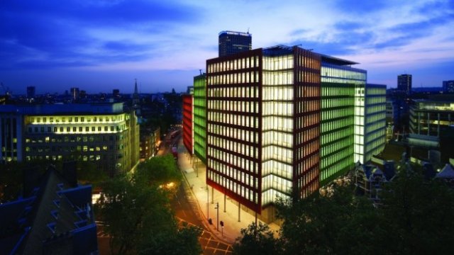 <p>
	<em>Снимки:&nbsp;Central Saint Giles Facebook page</em></p>
