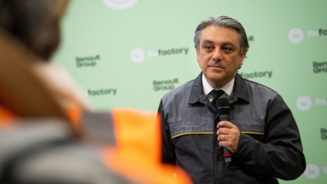 <p>
	Ръководителят на Renault Лука де Мео.<em> Снимка:&nbsp;</em>Benjamin Girette/Bloomberg</p>
