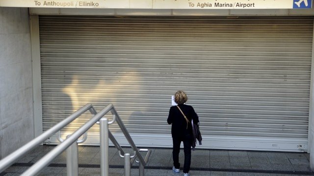 <p>
	Метрото в Атина също не работи. <em>Снимка: Ройтерс</em></p>
