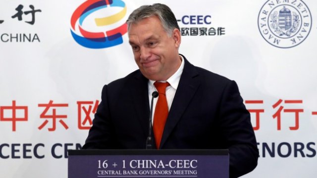 <p>
	Виктор Орбан по време на форума в петък. <em>Снимка: Ройтерс</em></p>
