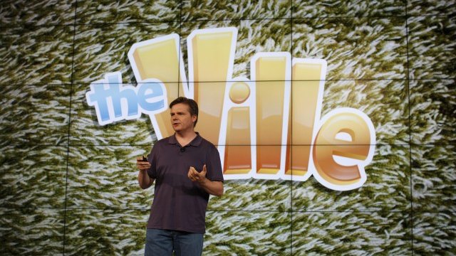 <p>
	Вицепрезидентът на Zynga за продуктово развитие Марк Скагс по време на представянето на The Ville. <em>Снимка: Ройтерс</em></p>
