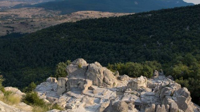 <p>
	Скалната забележителност &quot;Перперикон&quot;&nbsp;&nbsp; http://bulgariatravel.org/</p>
