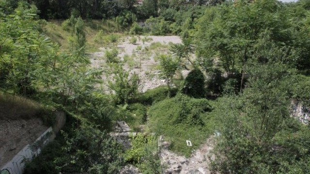 <p>
	Така изглежда стадион &quot;Юнак&quot; днес.<em> Снимка: БТА</em></p>
