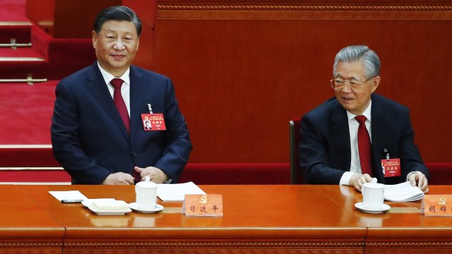 Как Си се вкопчи във властта