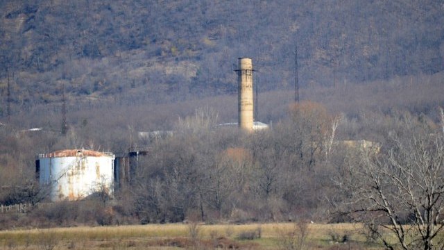 <p>
	Склад за боеприпаси на ВМЗ-Сопот се взриви в събота вечерта край село Иганово край Сопот. <em>Снимка: БТА</em></p>
