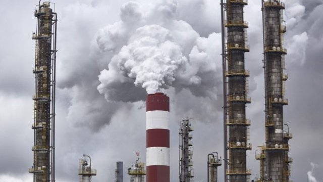 Най-богатият 1% от хората отделя два пъти повече емисии от по-бедната половина