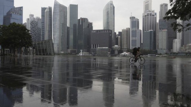 <p>
	Очаква се цените на жилищата в Сингапур да продължат да падат през 2014 г. <em>Снимка: Ройтерс</em></p>
