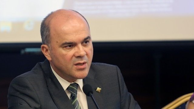 <p>
	Социалният министър Бисер Петков.<em> Снимка: БТА</em></p>
