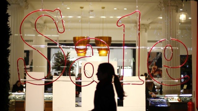 <p>
	Световният пазар на дрехи на дребно се оценява на&nbsp;1,3 трилиона долара. <em>Снимка: Ройтерс</em></p>
