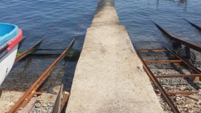 <p>
	Незаконният колектор в Синеморец.<em> Снимка: БГНЕС</em></p>
