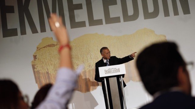 <p>
	Академикът&nbsp;Екмеледин Ихсаноглу е основният конкурент на Ердоган. <em>Снимка: Ройтерс</em></p>
