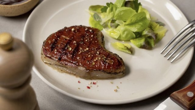 <p>
	<em>Снимка: Shlomi Arbiv. аранжировка: Amit Farber</em></p>
