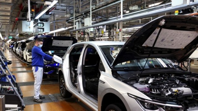 <p>
	Стоки с надпис &bdquo;Произведено в Германия&ldquo; на обща стойност 66,7 млрд. евро са били продадени в страните членки на Европейски съюз през месеца.&nbsp;<em>Снимка:&nbsp;Liesa Johannssen-Koppitz/Bloomberg</em></p>
